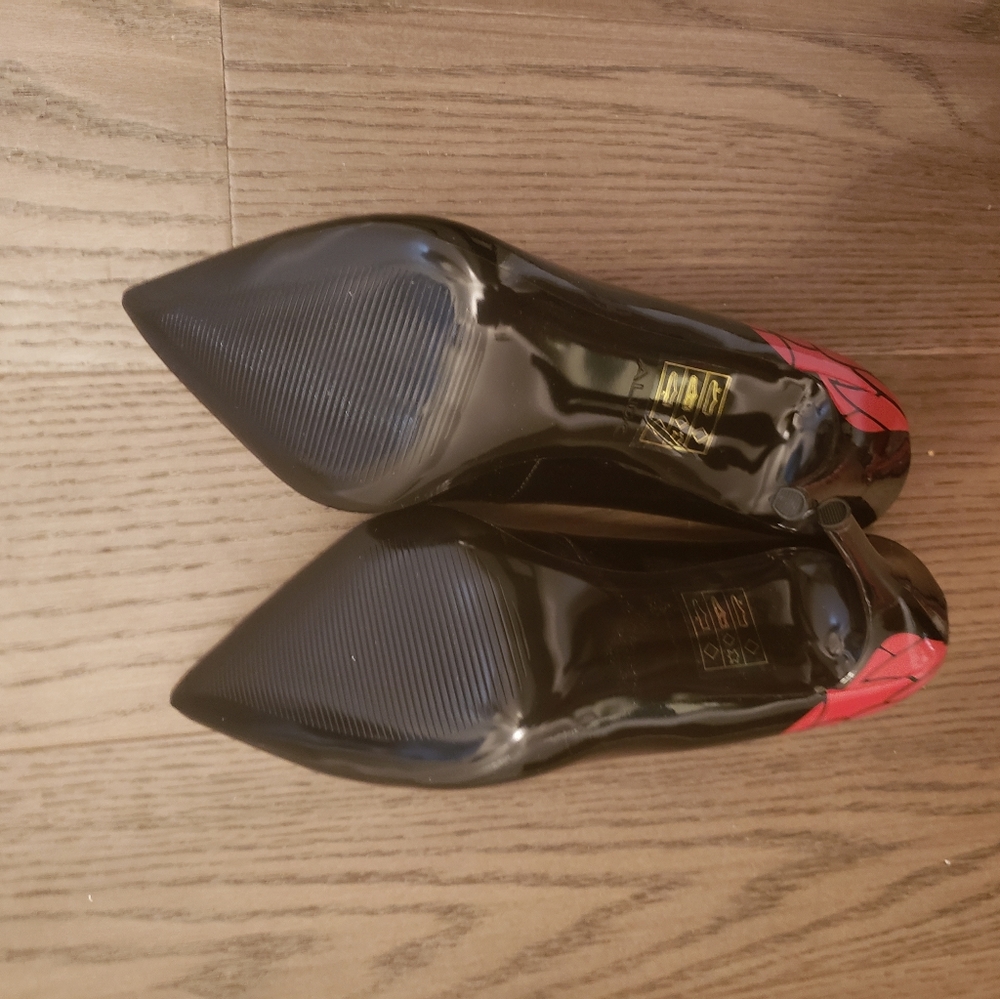 Heels - Picture 2 of 8